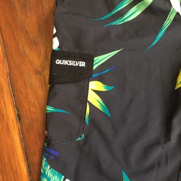 Quiksilver elastic drawstring waist lined cargo board short swim trunks sz M - Picture 2 of 6